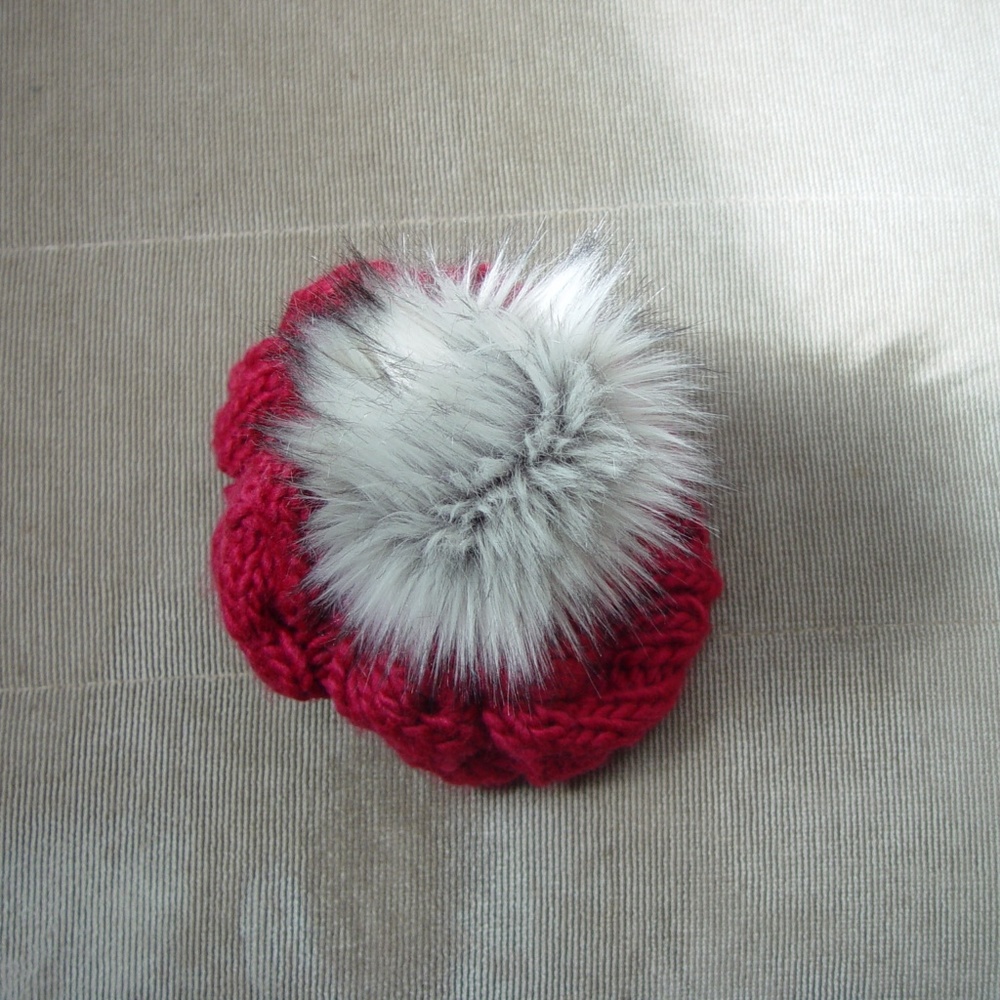 New Hand knit Woman's Hat Pom Pom Raspberry - Picture 3 of 5